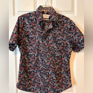 Shortsleeved summer button down for Men. Medium. Goodfellow & Co.